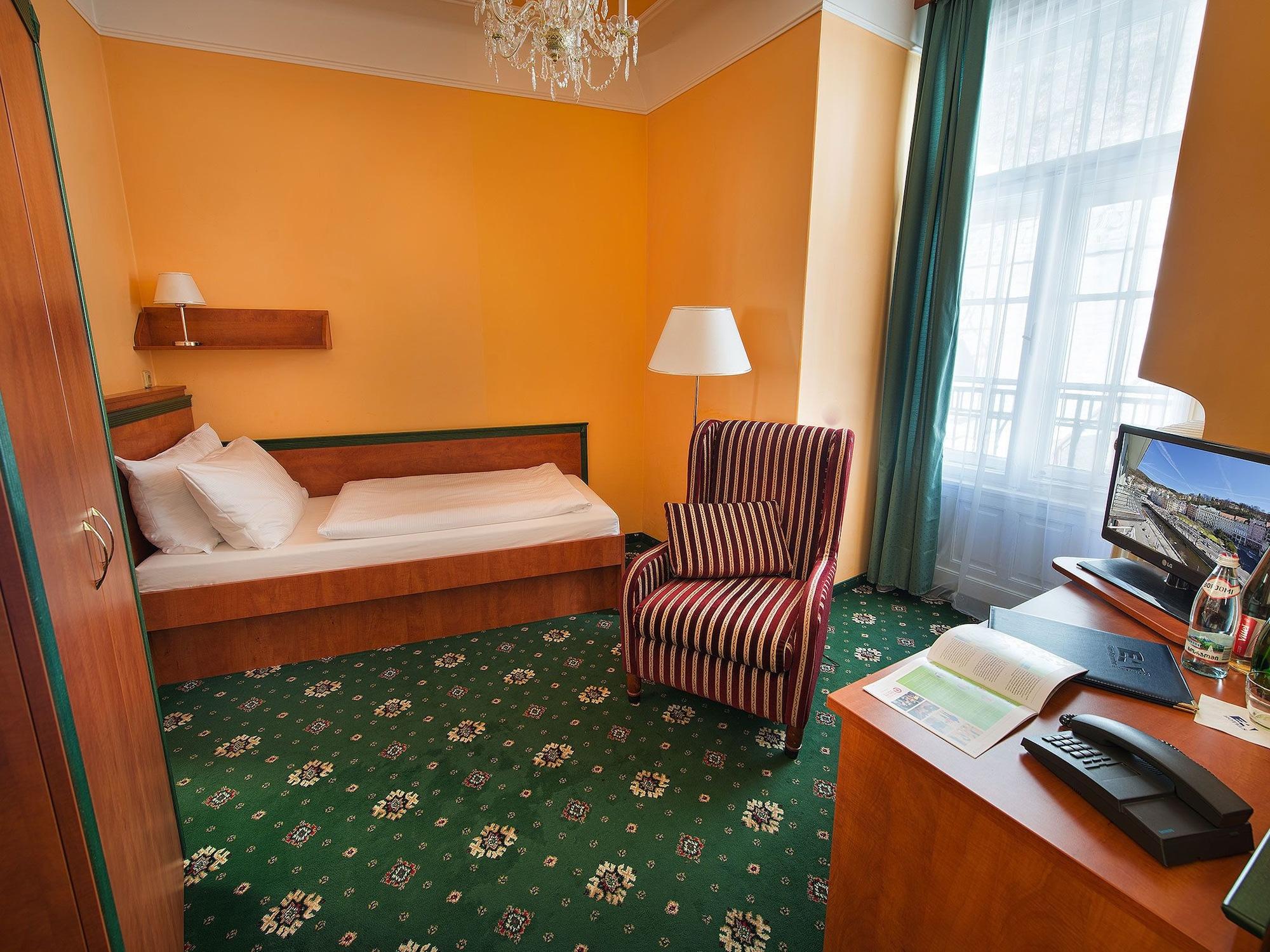 Ea Hotel Jessenius Κάρλοβι Βάρι Εξωτερικό φωτογραφία