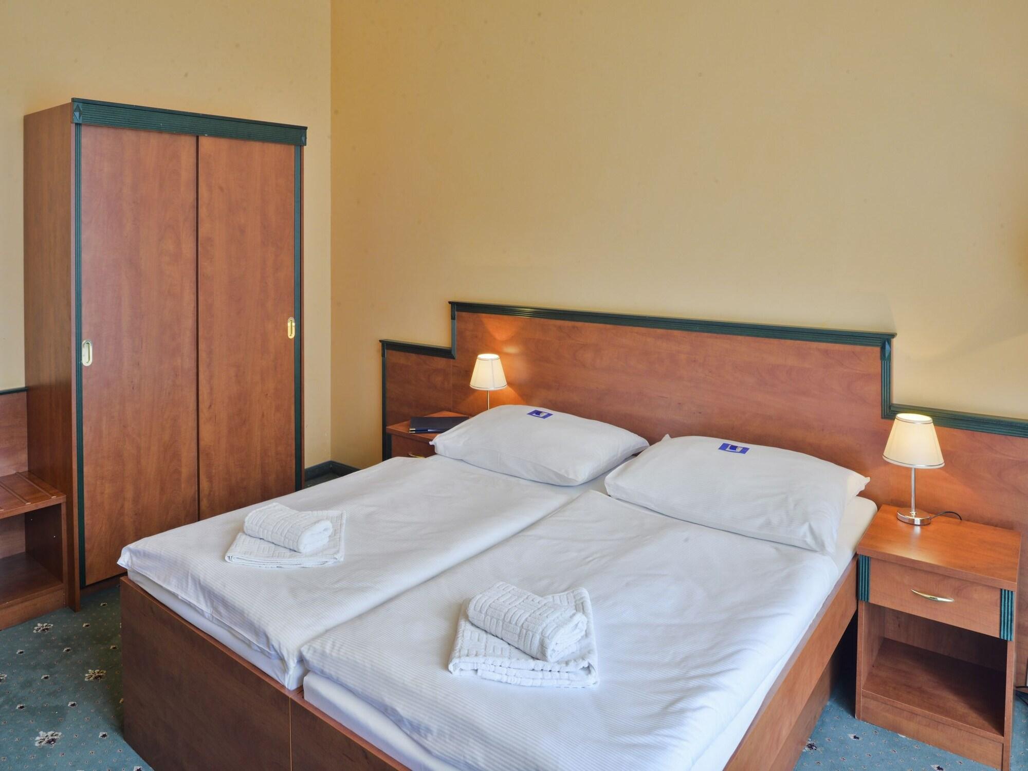 Ea Hotel Jessenius Κάρλοβι Βάρι Εξωτερικό φωτογραφία