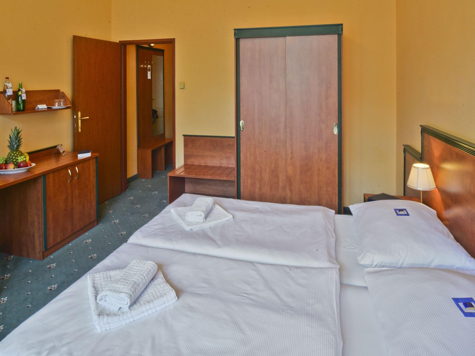 Ea Hotel Jessenius Κάρλοβι Βάρι Εξωτερικό φωτογραφία