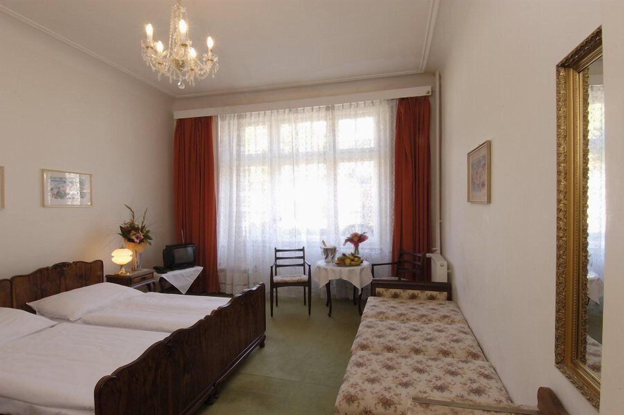 Ea Hotel Jessenius Κάρλοβι Βάρι Εξωτερικό φωτογραφία